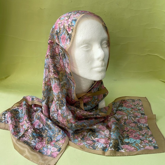 Elaine Gold Accessories - Vintage Elaine Gold silk scarf